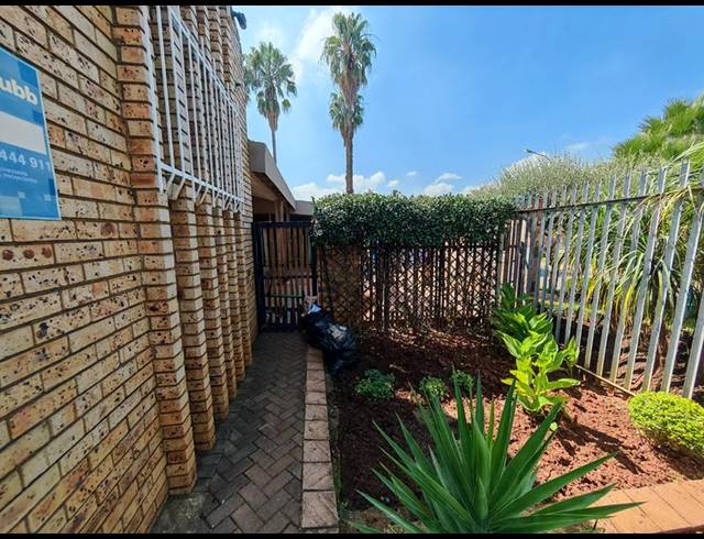 4 BEDROOM HOUSE FOR SALE IN VANDERBIJLPARK SE 3